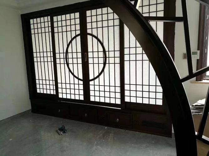 樟子松门 自然与匠心的传承